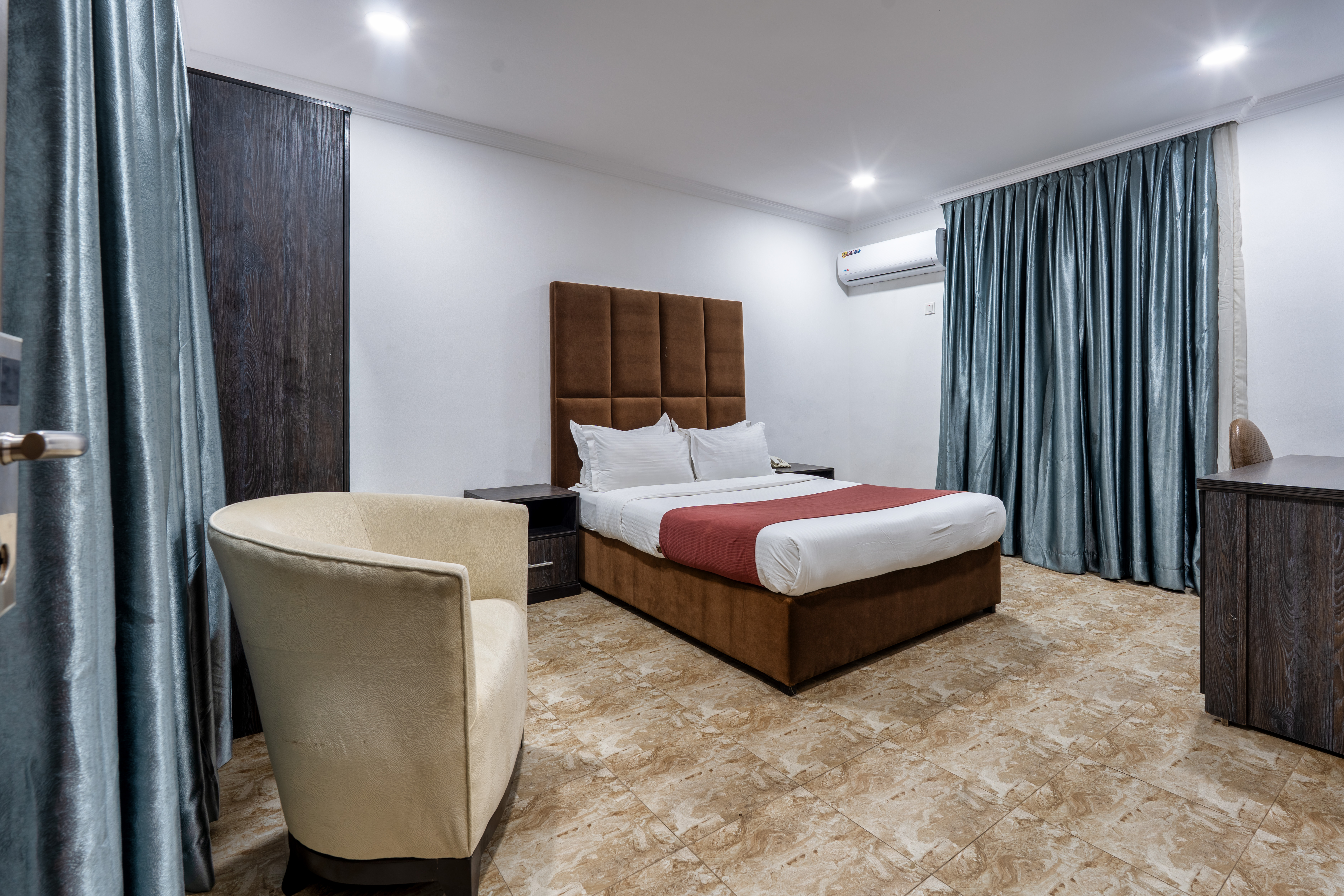 Room 320